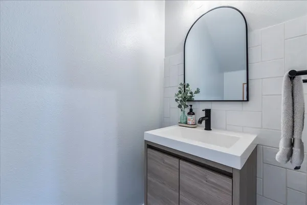 $4,000 | 1606 Morgan Lane, Unit A, Austin, TX 78704