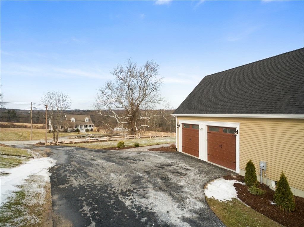 71 Capron Road Smithfield, RI 02917 - Photo 4 of 36 Gallery Image 4