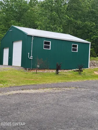 a view of a house with backyard