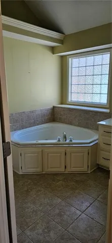 $300,000 | 414 Eagle Glen Drive, Raymore, MO 64083