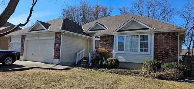 $300,000 | 414 Eagle Glen Drive, Raymore, MO 64083