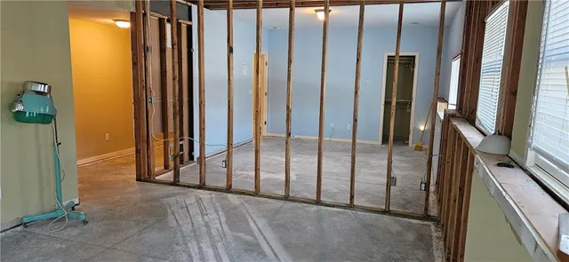 $300,000 | 414 Eagle Glen Drive, Raymore, MO 64083