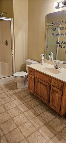 $300,000 | 414 Eagle Glen Drive, Raymore, MO 64083