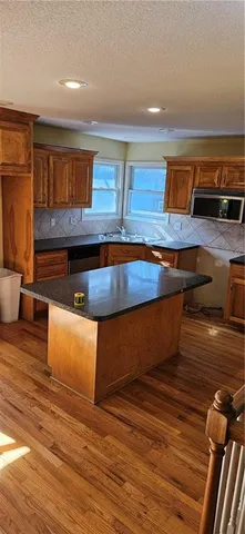 $300,000 | 414 Eagle Glen Drive, Raymore, MO 64083