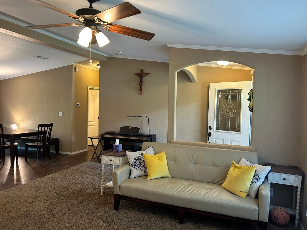 162 Cove View Drive Trinity, TX 75862 - Photo 6 of 50 a living room with furniture and a potted plant