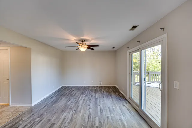 $2,500 | 965 Chelsea Lane, Aurora, IL 60504