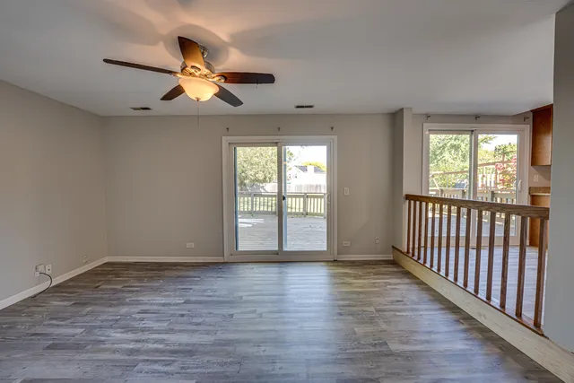 $2,500 | 965 Chelsea Lane, Aurora, IL 60504