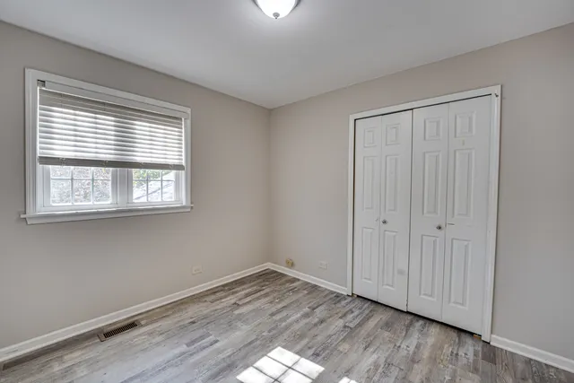 $2,500 | 965 Chelsea Lane, Aurora, IL 60504