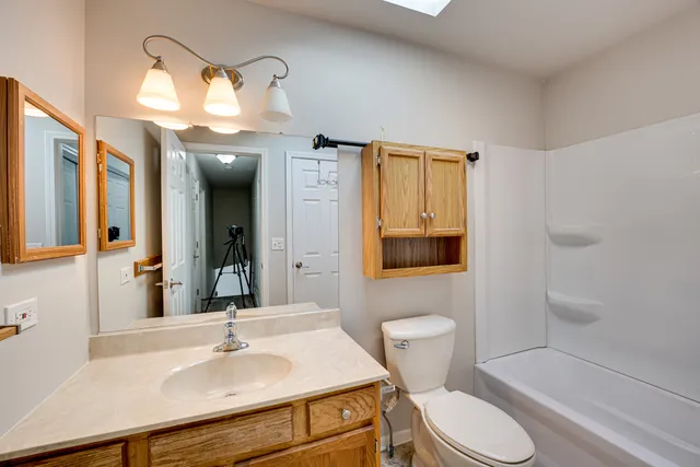 $2,500 | 965 Chelsea Lane, Aurora, IL 60504