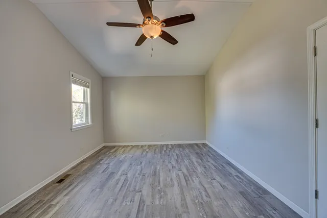 $2,500 | 965 Chelsea Lane, Aurora, IL 60504