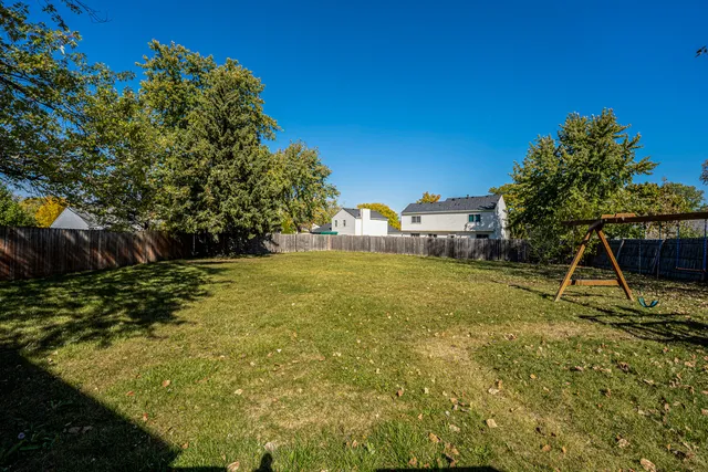 $2,500 | 965 Chelsea Lane, Aurora, IL 60504