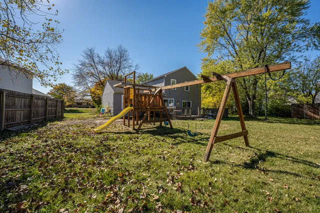 $2,500 | 965 Chelsea Lane, Aurora, IL 60504