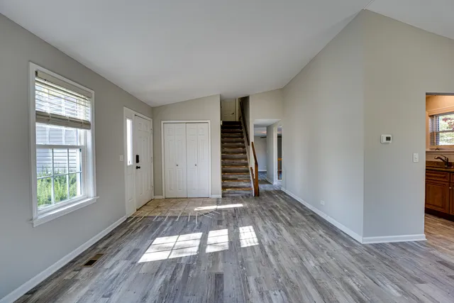 $2,500 | 965 Chelsea Lane, Aurora, IL 60504