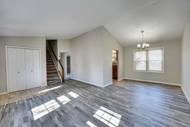 $2,500 | 965 Chelsea Lane, Aurora, IL 60504