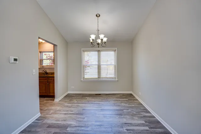 $2,500 | 965 Chelsea Lane, Aurora, IL 60504