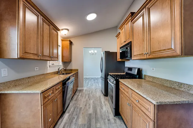 $2,500 | 965 Chelsea Lane, Aurora, IL 60504