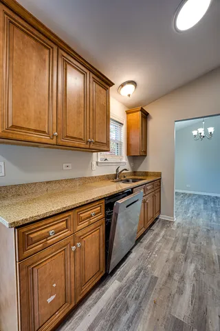 $2,500 | 965 Chelsea Lane, Aurora, IL 60504