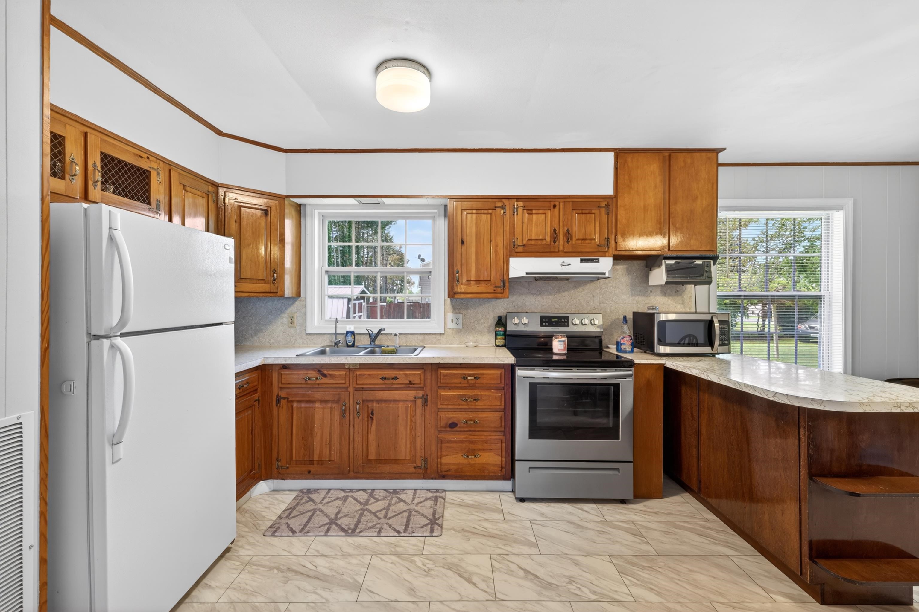 409 13th Street Grottoes, VA 24441 - Photo 7 of 61
