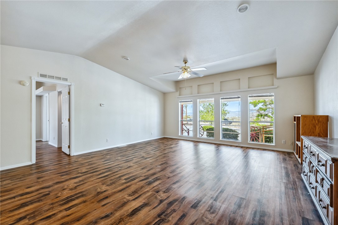 10300 Boulder Road Kingman, AZ 86401 - Photo 8 of 61 Living Room