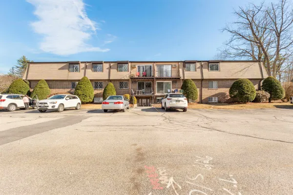 $265,000 | 2 Silvestri Circle, Unit 13, Derry, NH 03038