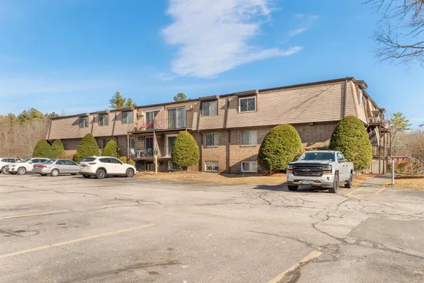 $265,000 | 2 Silvestri Circle, Unit 13, Derry, NH 03038