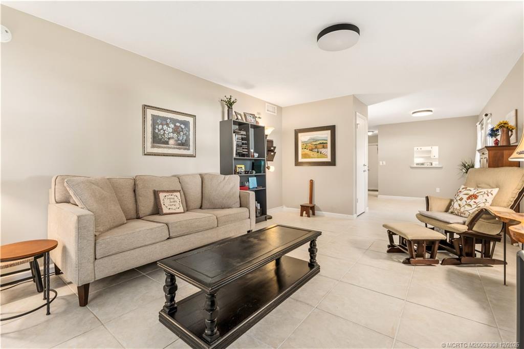 2600 Southeast Ocean Boulevard, Unit F7 Stuart, FL 34996 - Photo 13 of 54 a living room with furniture