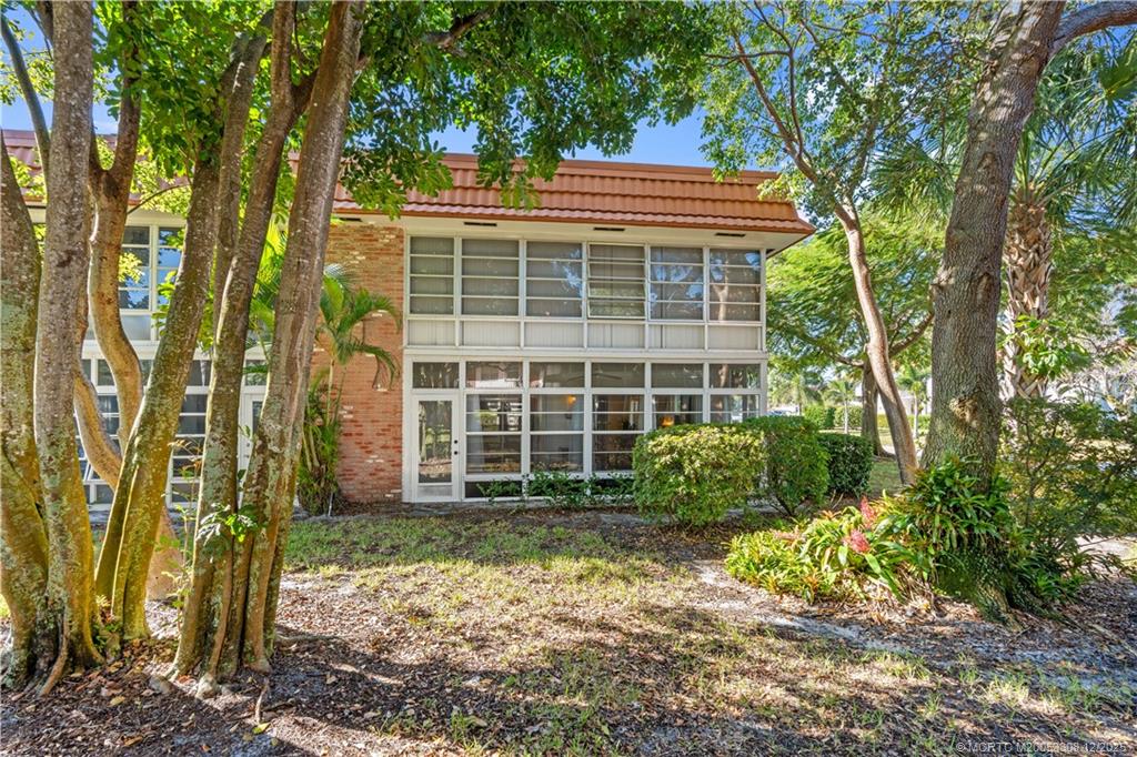 2600 Southeast Ocean Boulevard, Unit F7 Stuart, FL 34996 - Photo 35 of 54 a front view of a house with a garden