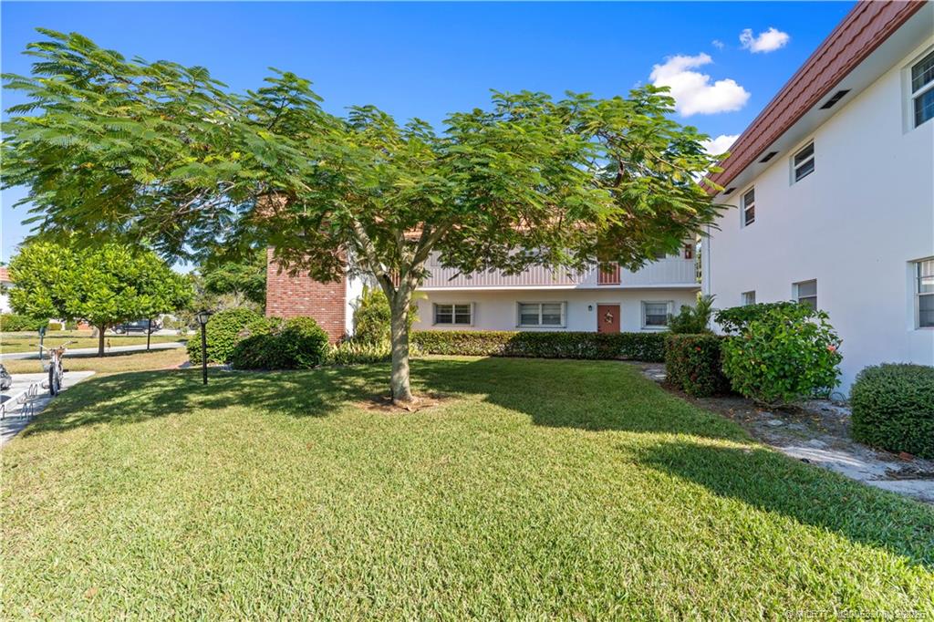 2600 Southeast Ocean Boulevard, Unit F7 Stuart, FL 34996 - Photo 4 of 54 a front view of a house with a yard