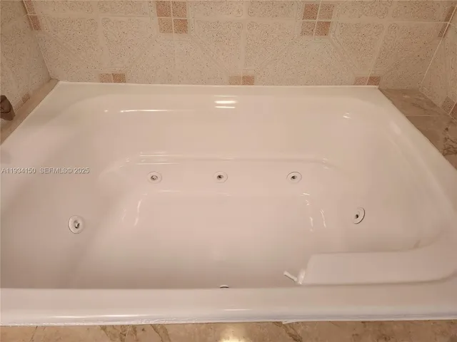 $3,250 | 230 174th Street, Unit 819, Sunny Isles Beach, FL 33160