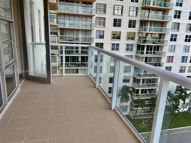 $3,250 | 230 174th Street, Unit 819, Sunny Isles Beach, FL 33160
