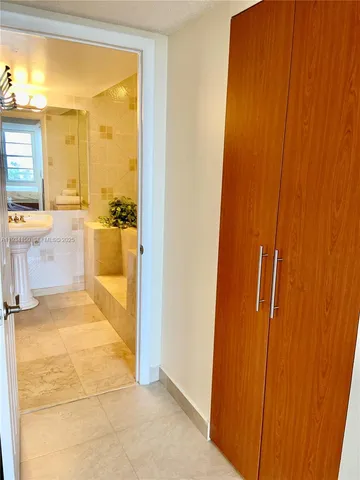 $3,250 | 230 174th Street, Unit 819, Sunny Isles Beach, FL 33160