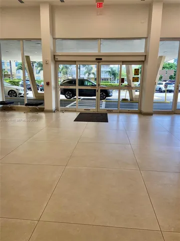 $3,250 | 230 174th Street, Unit 819, Sunny Isles Beach, FL 33160