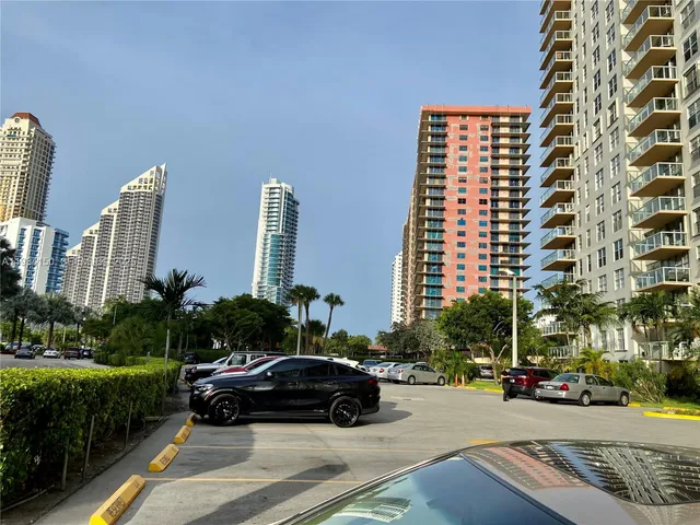 $3,250 | 230 174th Street, Unit 819, Sunny Isles Beach, FL 33160