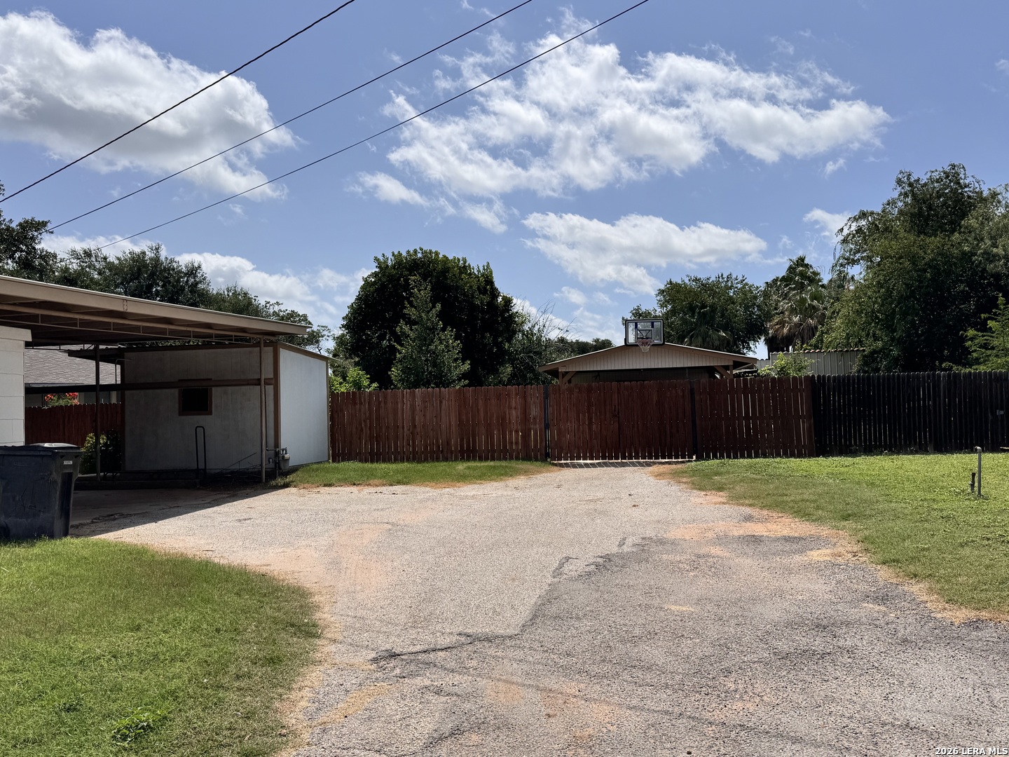604 East Rio Grande Street Pearsall, TX 78061 - Photo 6 of 31