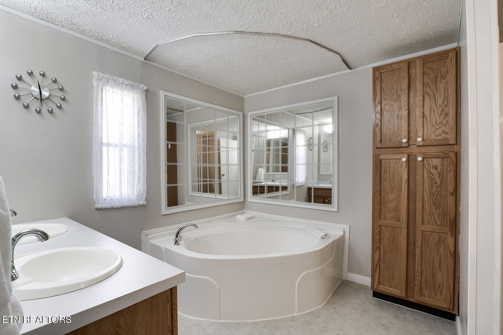 292 Carroll Hollow Road Clinton, TN 37716 - Photo 24 of 40 24_CarrollHollowRoad_292_MasterBath01