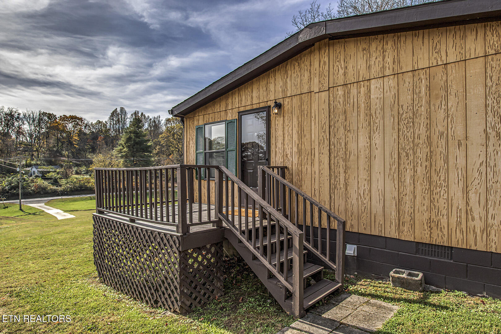 292 Carroll Hollow Road Clinton, TN 37716 - Photo 35 of 40 35_CarrollHollowRoad_292_SideDeck