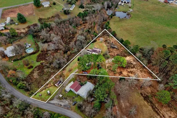 a view of a small yard