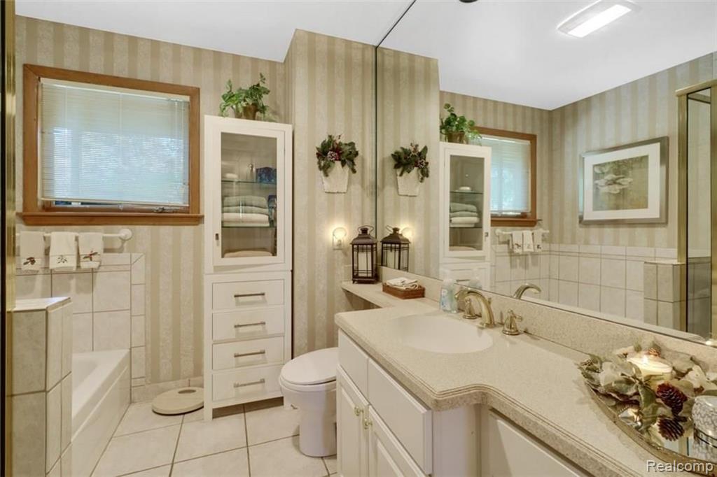 196 Vreeland Drive Rochester, MI 48309 - Photo 20 of 35