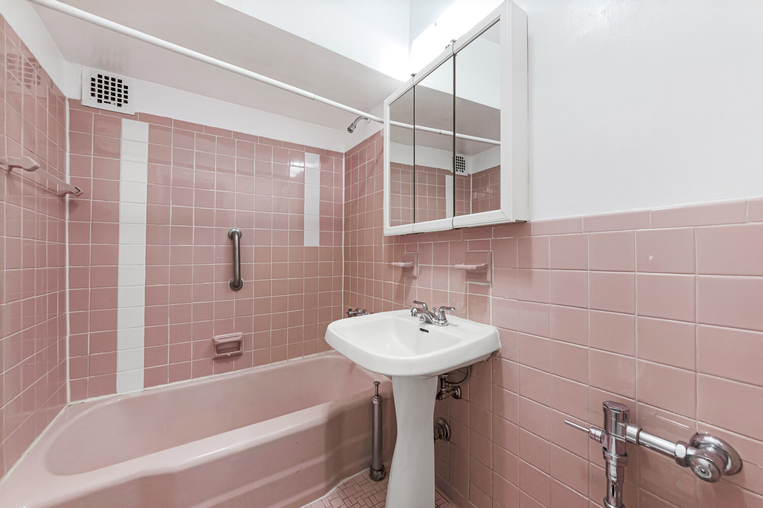 5235 Post Road, Unit 3H Bronx, NY 10471 - Photo 6 of 10