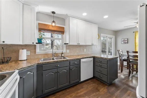 $289,000 | 506 West King Street, Spring Hill, KS 66083