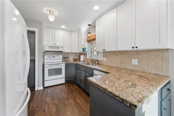 $289,000 | 506 West King Street, Spring Hill, KS 66083