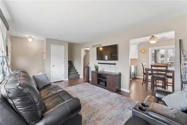 $289,000 | 506 West King Street, Spring Hill, KS 66083