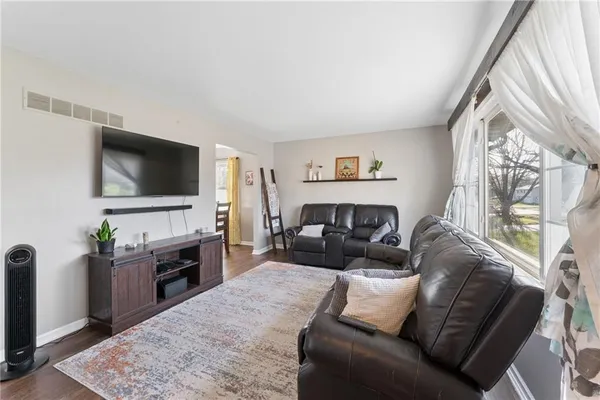 $289,000 | 506 West King Street, Spring Hill, KS 66083