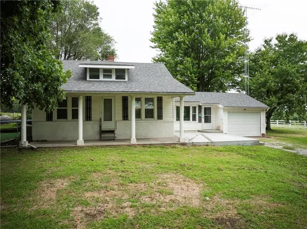 19739 185th Road, Marshall, MO 65340