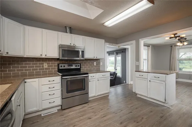 $322,000 | 19739 185th Road, Marshall, MO 65340