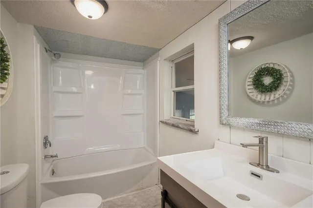 $322,000 | 19739 185th Road, Marshall, MO 65340