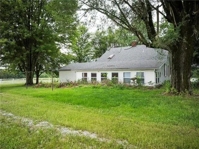 $322,000 | 19739 185th Road, Marshall, MO 65340