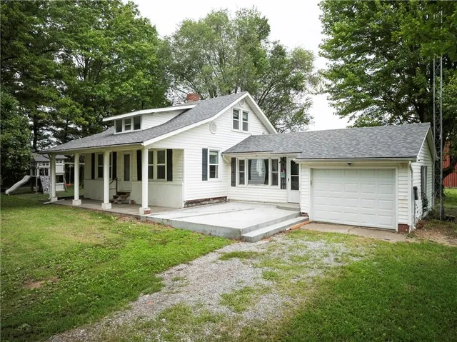 $322,000 | 19739 185th Road, Marshall, MO 65340