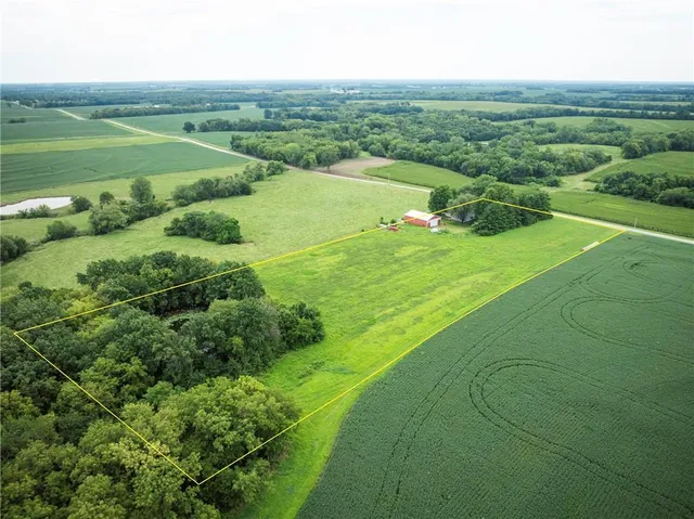 $322,000 | 19739 185th Road, Marshall, MO 65340