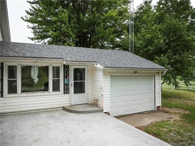 $322,000 | 19739 185th Road, Marshall, MO 65340